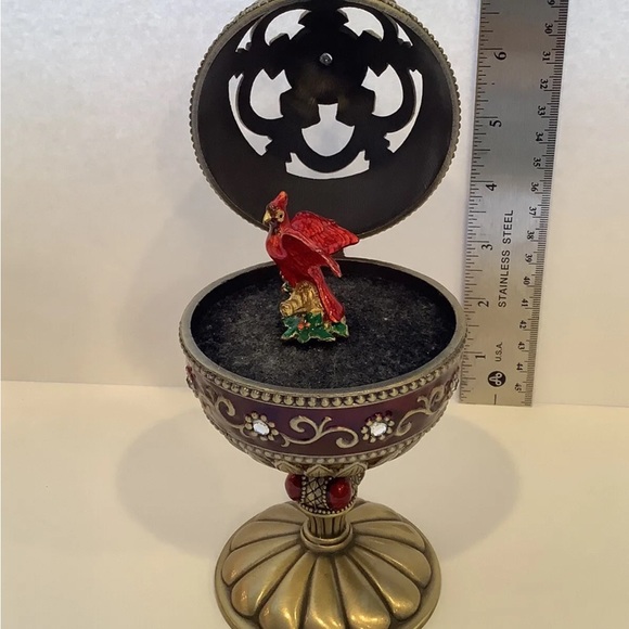 Biltmore For Your Home Musical Egg Red with Rotating Red Cardinal Bird Holidays - Picture 4 of 8